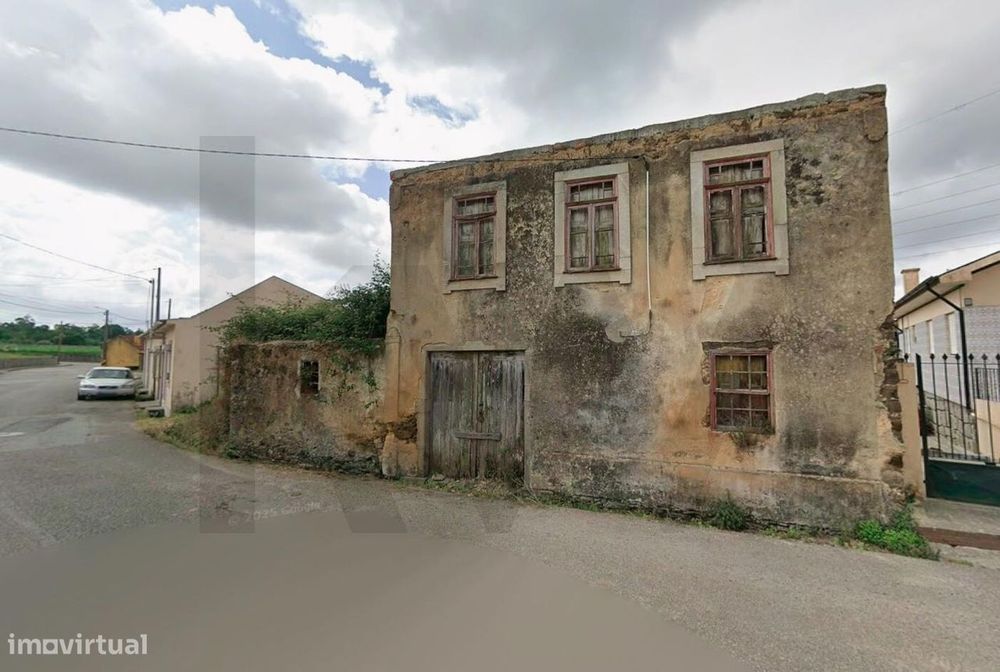 Moradia em ruinas com Terreno em Espargo!
