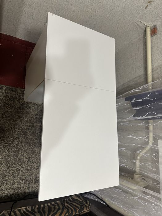 Манікюрний стіл