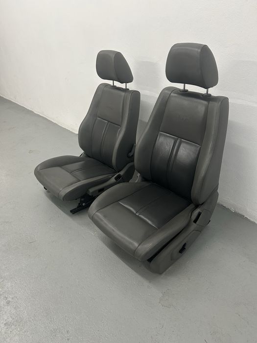 Bancos dianteiros Jeep