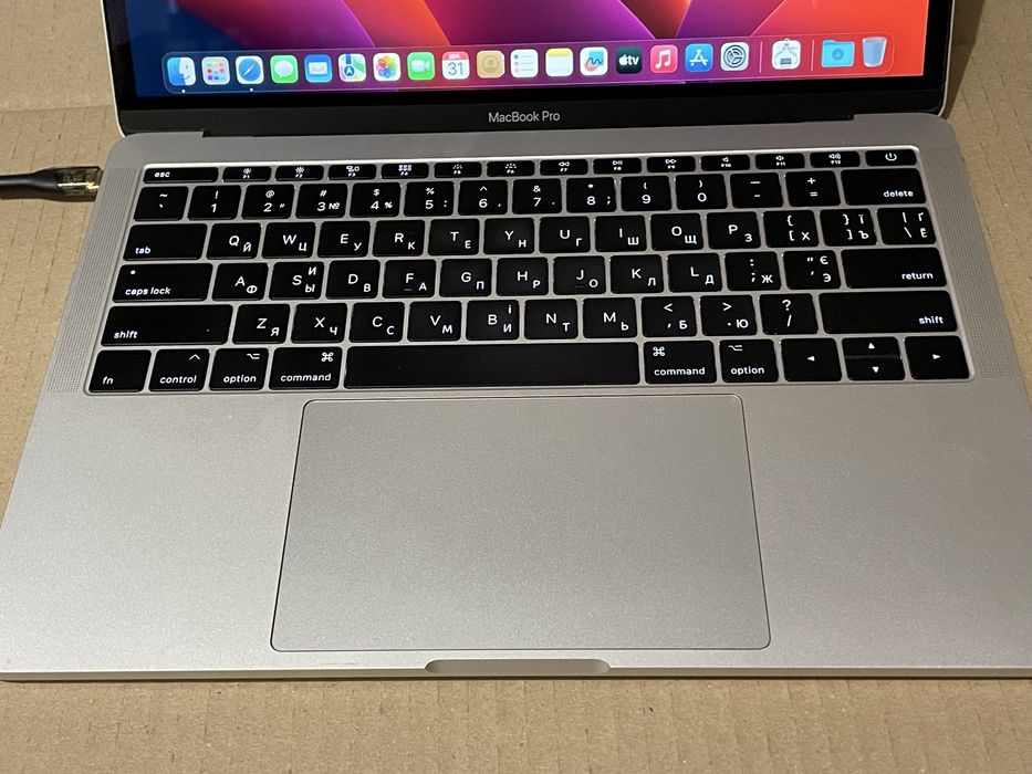 Macbook Pro 13 2017 8/128 (макбук) класний стан