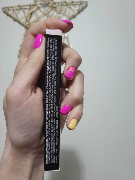 Wodoodporna konturówka do ust red Mary Kay