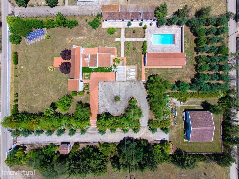 Quinta Urbana T4 em Évora | A 2 min do Hospital | 10.000 m2 | Poss. Co