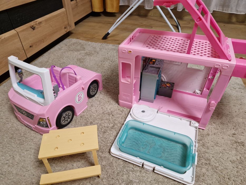 Kamper Barbie z kartonem