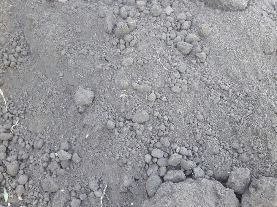 Чернозем. Перегній. Земля для огорода. Земля для теплиць.