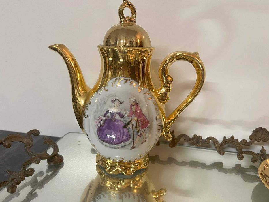 Serviço de café porcelana fina, dourada antiga.