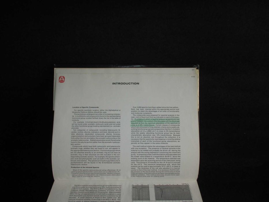 Livro The Aldrich Library of Infrared Spectra Pouchert Edition III