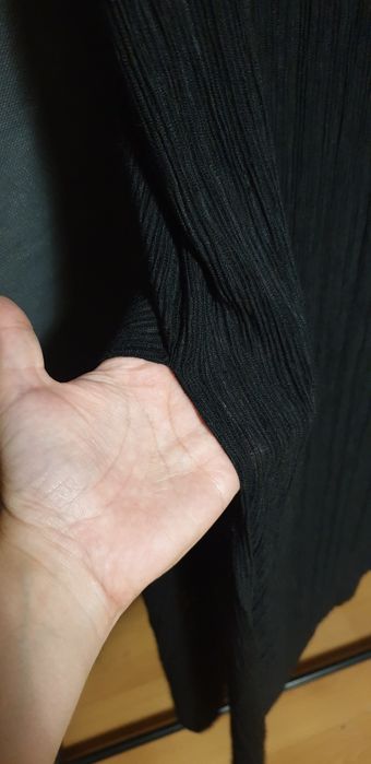 Túnica preta acetinada