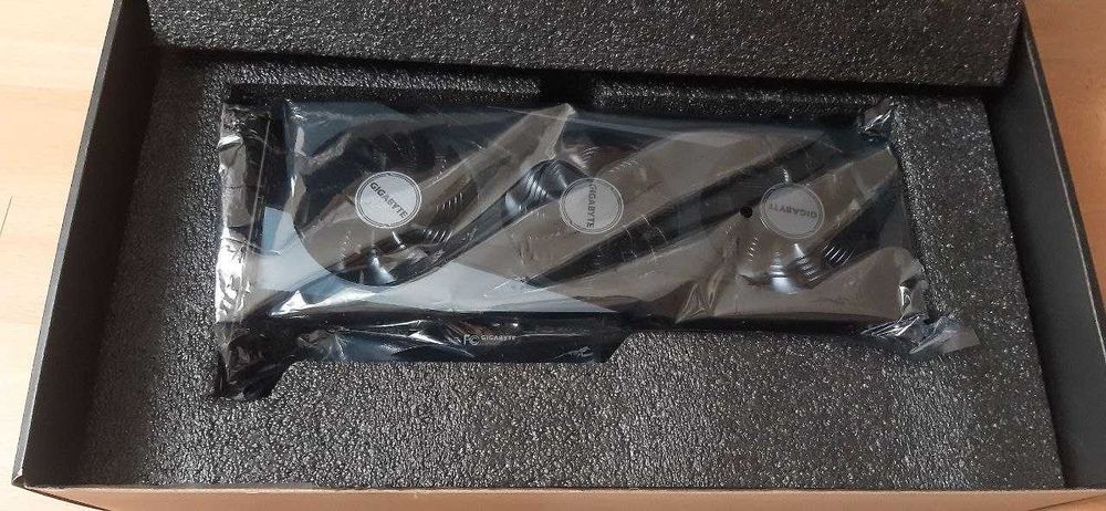 Sprzedam kartę graficzną Gigabyte Radeon RX 6500 XT (3 wentylatory)