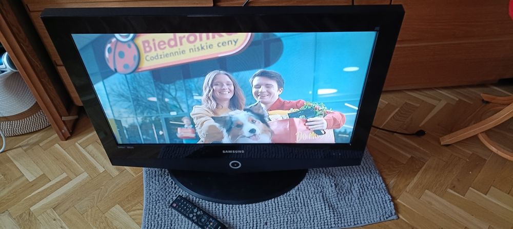 Ładny Telewizor Samsung LE32R32B 32"