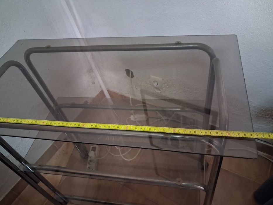 Mesa de tv em vidro com 3 prateleiras