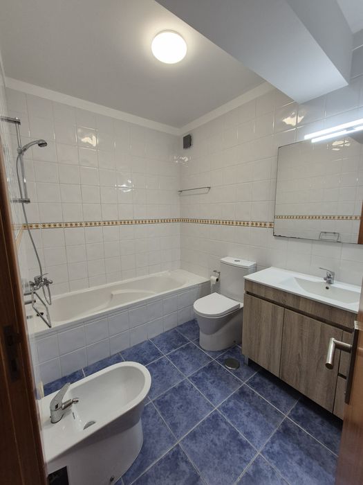 Vende-se apartamento T2 com 2 WC na Malaposta (Cruz da Areia)