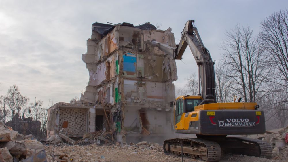 Демонтажні роботи, демонтаж будинку складу Бетону, Демонтаж зданий