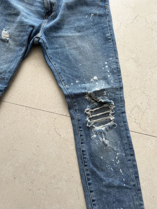 Calça de ganga com rasgões