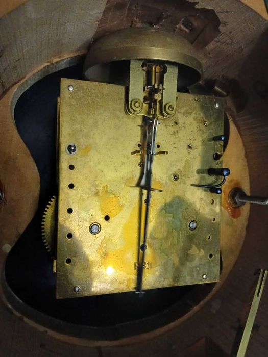 Настінний позолочений годинник , зроблено в Європі,дуже гарний, робочи