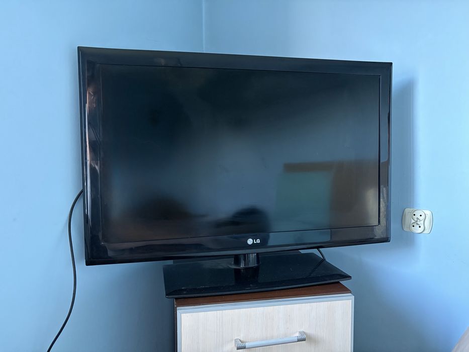 Telewizor LG 37” na stopce