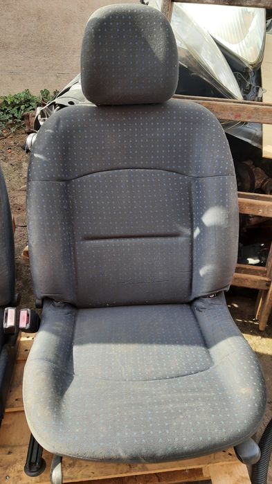 Fotel prawy lub lewy fotele przednie Renault Clio 2 II lift 3 drzwi