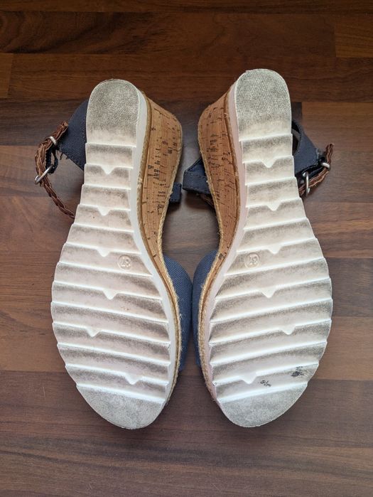 Buty letnie na koturnie 37