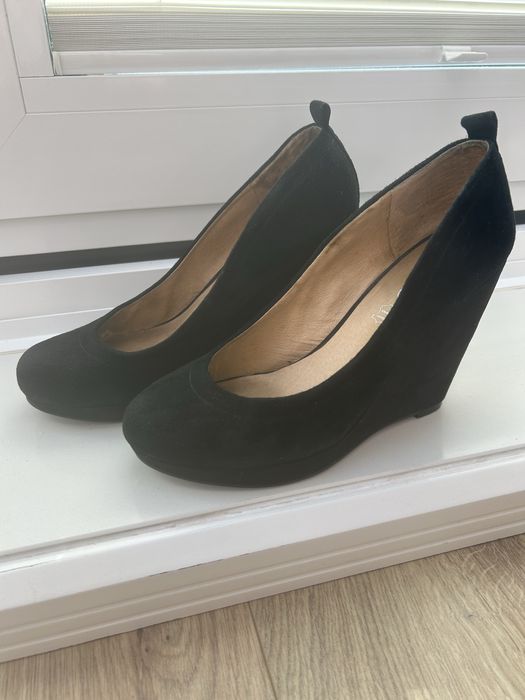 Aldo 39 korurny czarne zamszowe skora