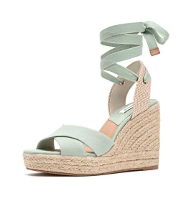 Sandálias de cunha verde claro da Stradivarius