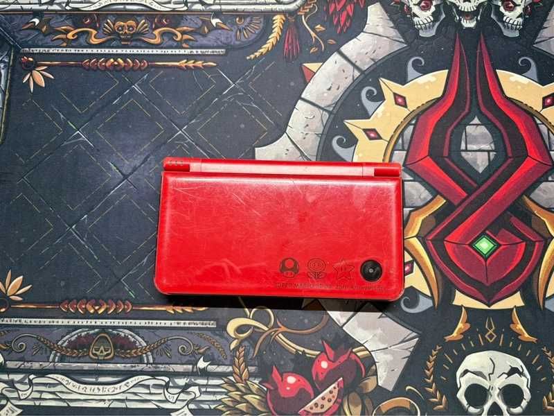 Nintendo DSi XL - Super Mario Bros 25th Anniversary Edition