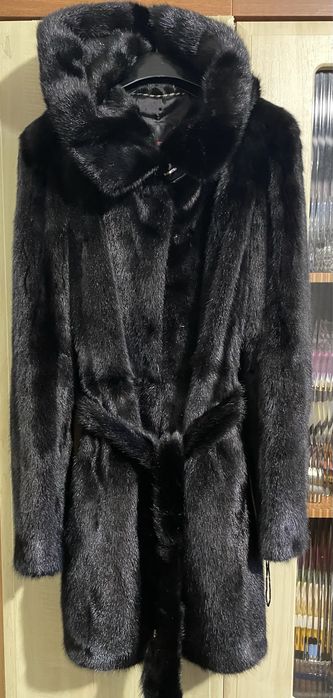 Норкова шуба з капюшоном