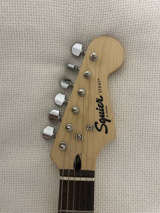 Kit Guitarra Elétrica Squier + Amplificador – Como Novo