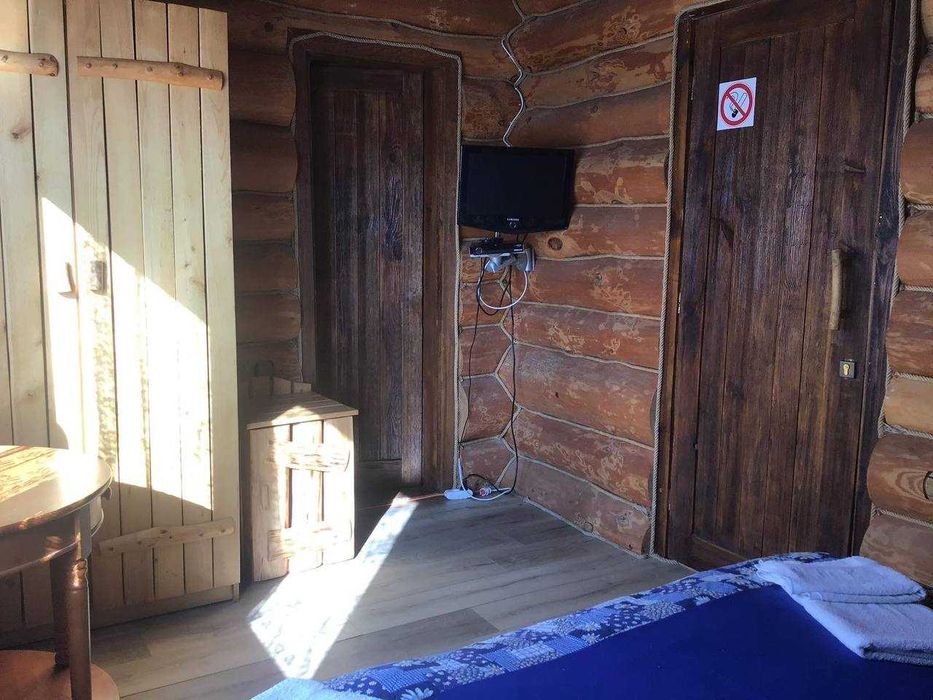Великий дерев’яний будинок у самому серці Східниці   Гори Карпати