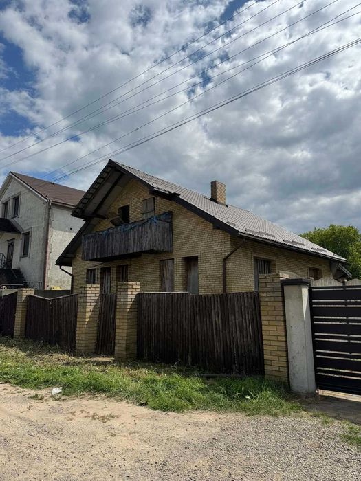 Незавершений будинок та земельна ділянка 6 сот., м. Дубляни