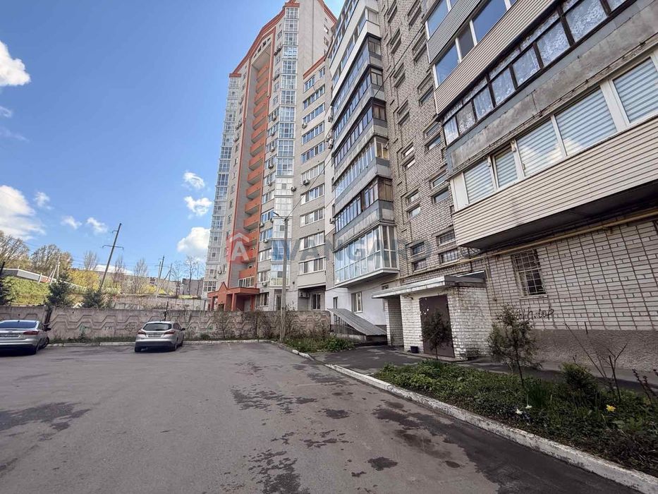 У продажу 2-ух кімнатна Чешка Цегла Тополя 3