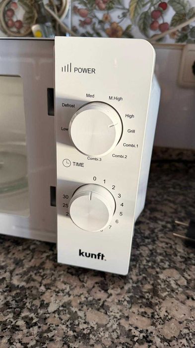 Micro-ondas Kunft com Grill 900W