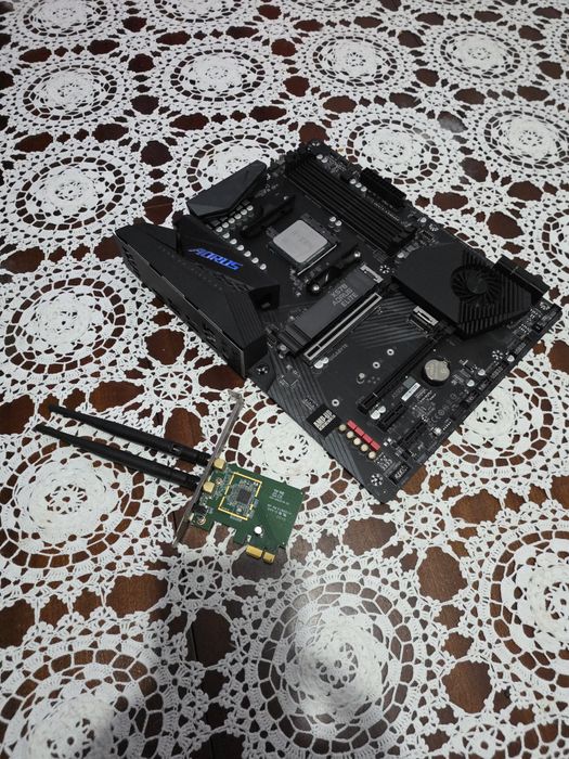 Ryzen 9 5900Xt + Gigabyte Aorus X570 Elite + Placa WiFi