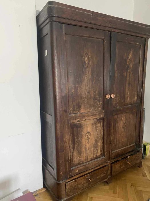 Duża, drewniana szafa z inkrustacjami w stylu art deco