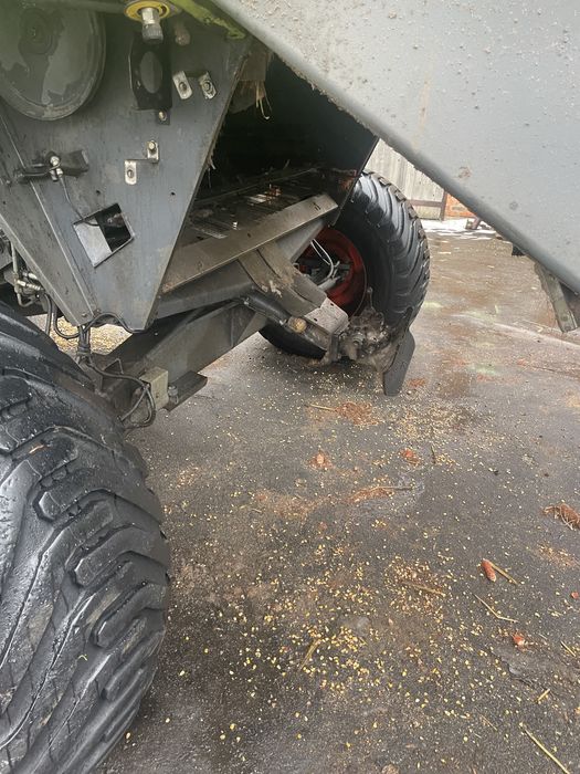 Зернозбиральний комбайн Claas