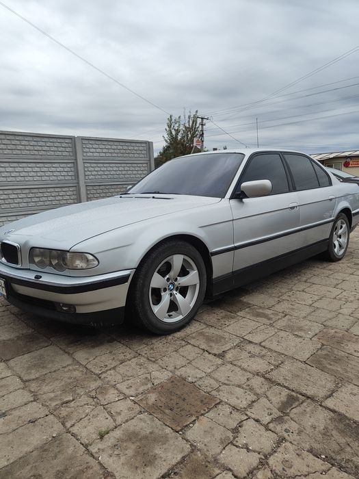 Продам бмв 7 е 38