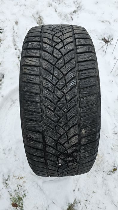 Opona zimowa sztuka 225/50R17 goodyear