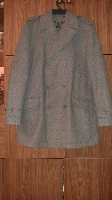 Чоловіче пальто фірмове нове
