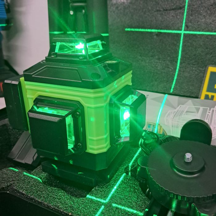 Nível laser 16 linhas + tripé + 2 baterias + comando + Mala plástico