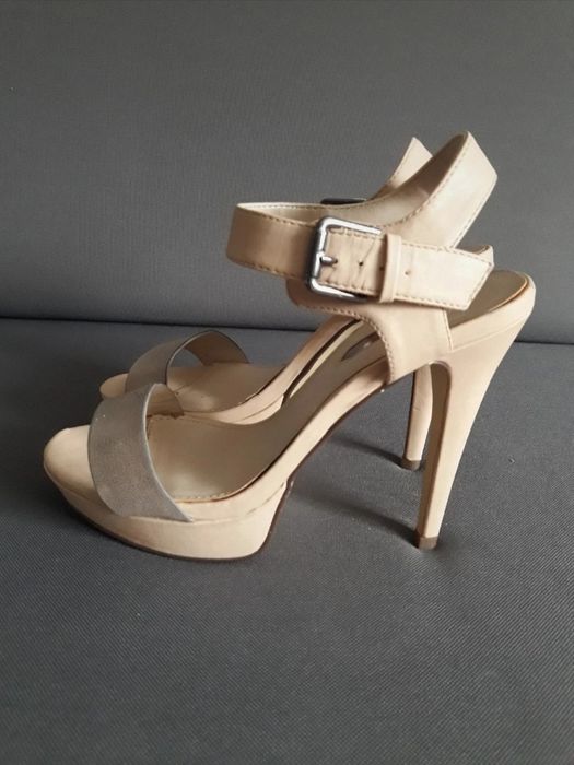 DOROTHY PERKINS Sandały na szpilce w roz 38.