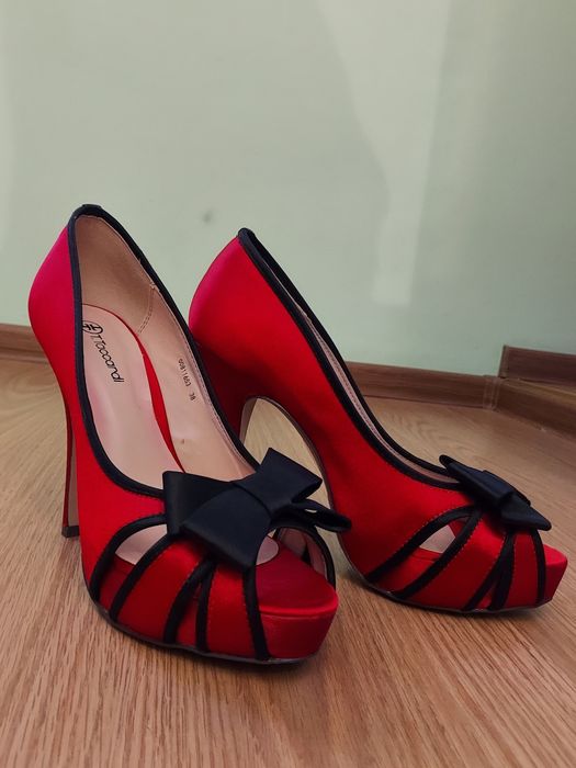 Туфлі жіночі на підборах