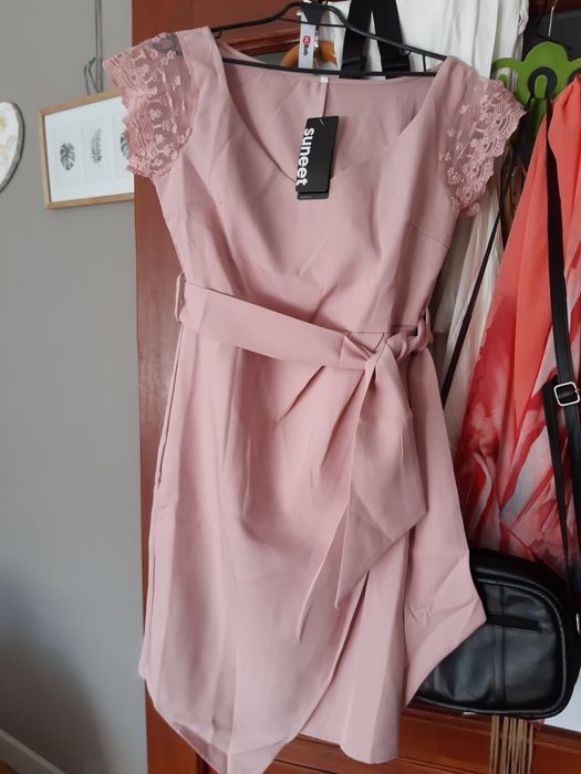 Piękna nowa sukienka pudrowy róż pasek koronka xl 42