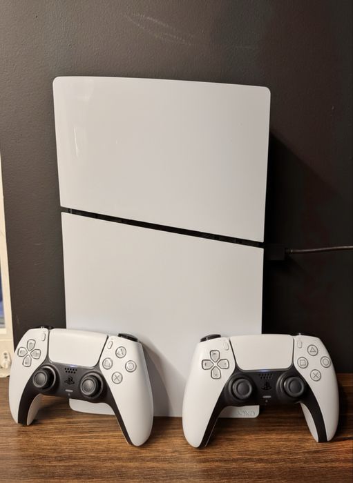 PlayStation 5  Slim Edition + 2 геймпада | ідеальний стан