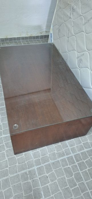 Mesa de Centro em Madeira Nobre com Tampo de Vidro - Design Moderno