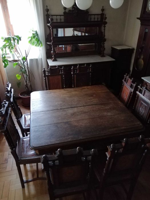 Mobília sala de jantar, carvalho húngaro, com 1 século. Só em conjunto