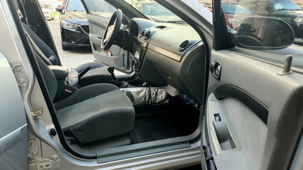 Машина Chevrolet Lacetti