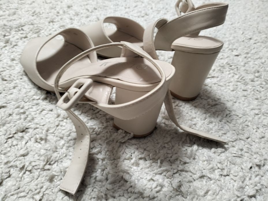 Босоніжки 39 розмір