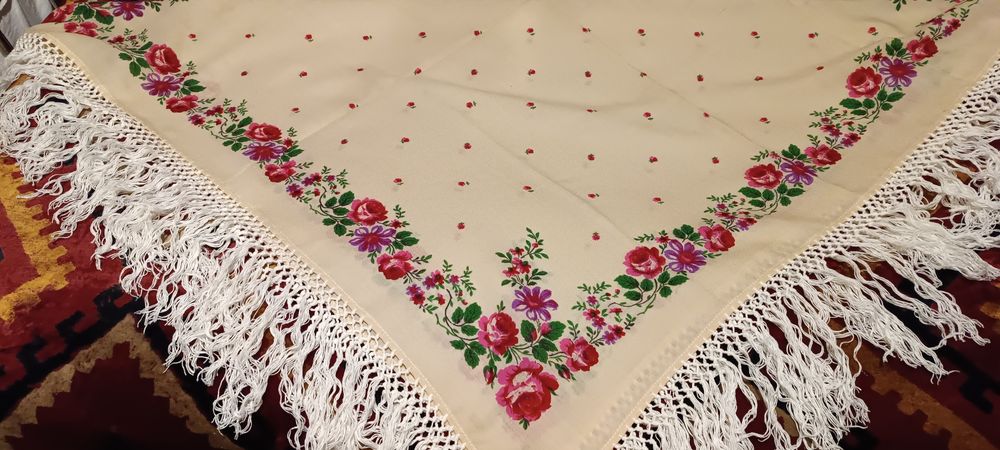 Хустки  чорні та білі