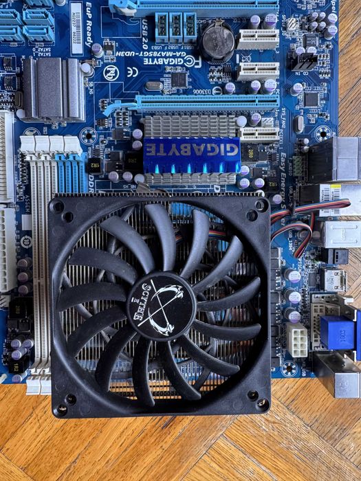 Gigabyte GA-MA785GT-UD3H + AMD Phenom II X4 955 BE + Scythe Cooler