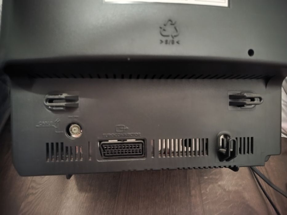 TV marca Philips c/comando