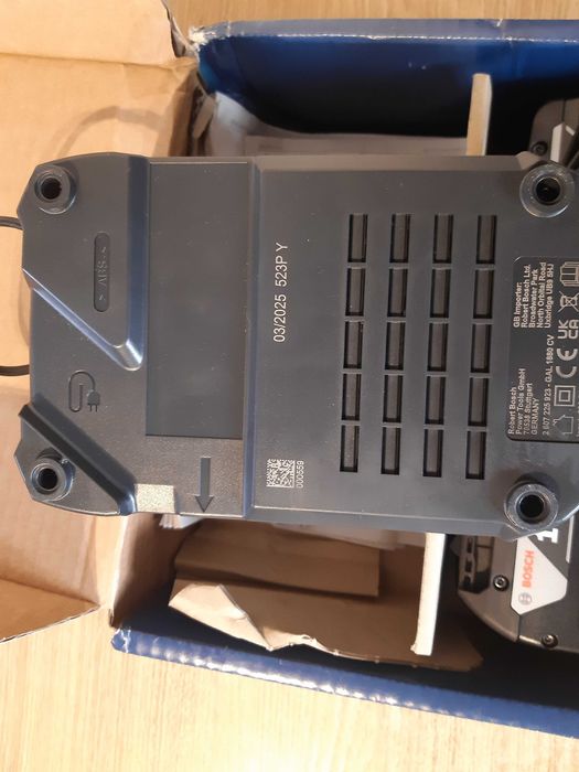 2x Akumulator Li-Ion Bosch 18 V 5 Ah ładowarka 18V 8A