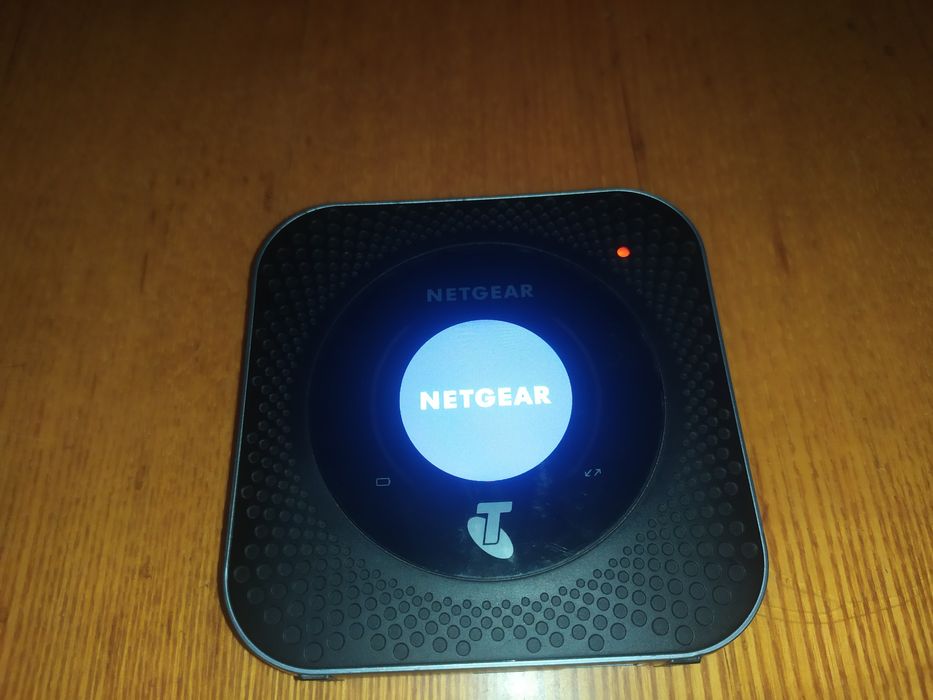 роутер Netgear Nighthawk M1 (MR1100)